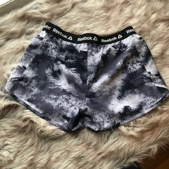 White & grey Reebok workout set - Picture 3 of 6